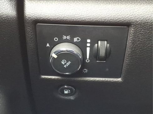 Used 2018 Jeep Grand Cherokee Altitude AWD/4WD image 18