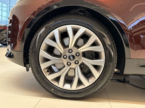 New 2026 Land Rover Discovery Limited Edition image 6