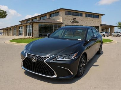 New 2025 Lexus ES 300h w/ Premium Package