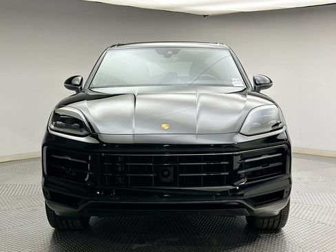 Used 2024 Porsche Cayenne AWD/4WD image 16