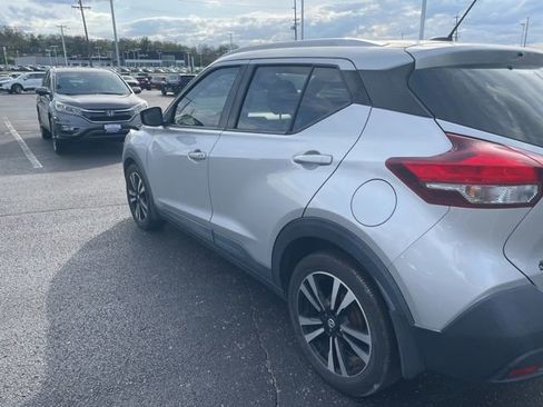 Used 2018 Nissan Kicks SV FWD image 11