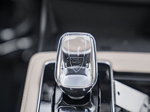 New 2026 Volvo XC90 B6 Plus w/ Protection Package Premier image 24