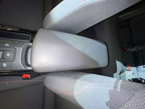 Used 2026 Toyota Prius Plug-In Hybrid FWD image 21