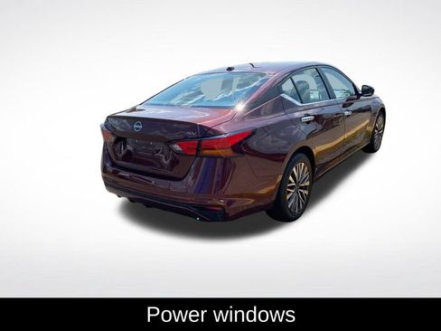 Used 2024 Nissan Altima 2.5 SV FWD image 7
