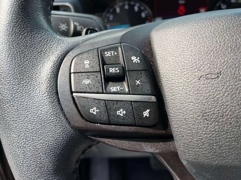 Used 2020 Ford Explorer XLT w/ Equipment Group 202A AWD/4WD image 34