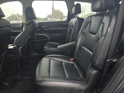 Used 2024 Kia Telluride S FWD image 4