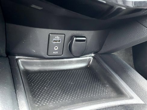 Used 2017 Nissan Rogue SV w/ SV Premium Package AWD/4WD image 18