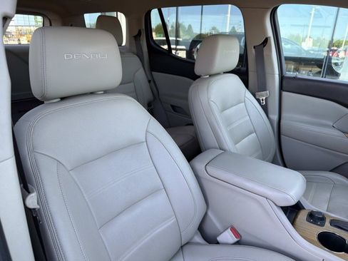 Used 2017 GMC Acadia Denali w/ Technology Package FWD image 19