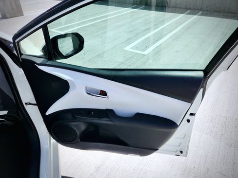 Used 2017 Toyota Prius Prime Advanced w/ Carpet Mat Package FWD image 16