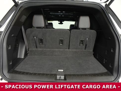 Used 2023 Chevrolet Traverse RS image 30
