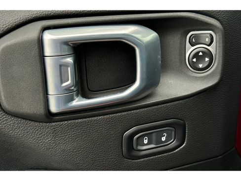 Used 2021 Jeep Wrangler Unlimited Sahara w/ Safety Group image 12