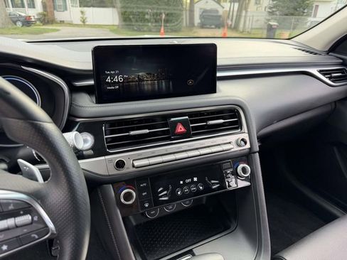 Used 2025 Genesis G70 2.5T RWD image 22