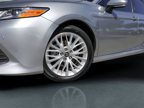 Used 2020 Toyota Camry XLE w/ Driver Assist Package FWD image 4