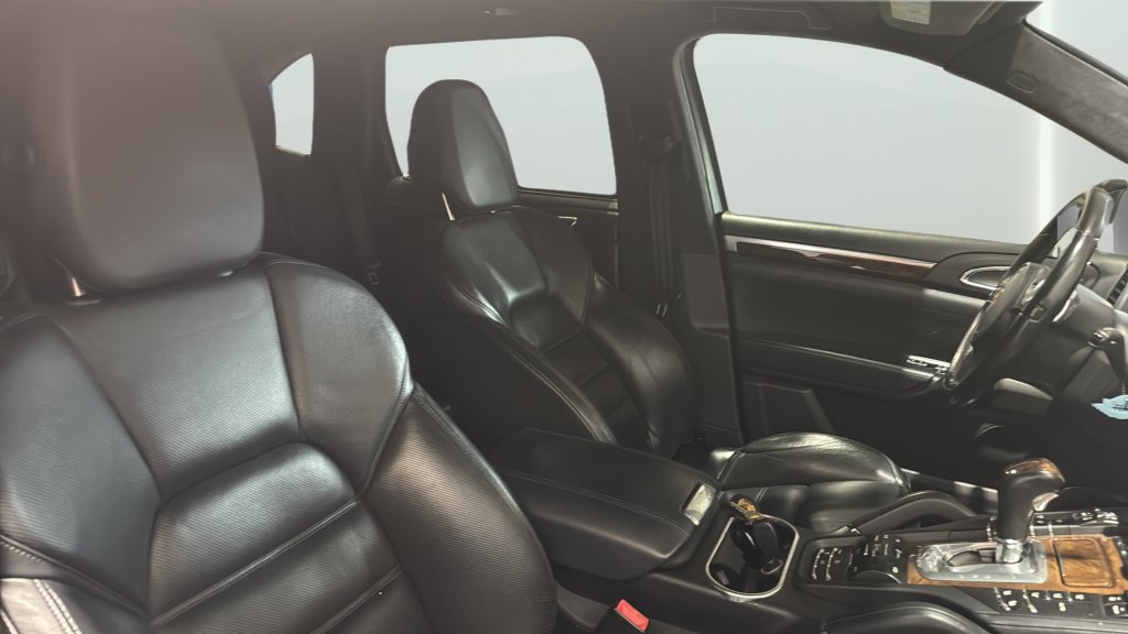 Used 2011 Porsche Cayenne Turbo AWD/4WD image 21