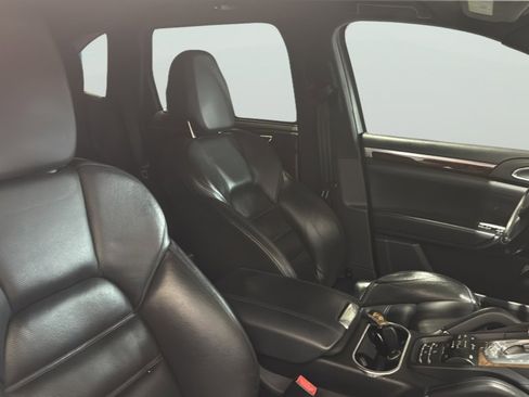Used 2011 Porsche Cayenne Turbo AWD/4WD image 21