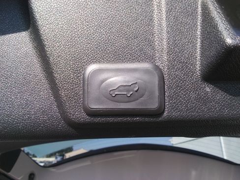 Used 2017 Chevrolet Traverse Premier image 9