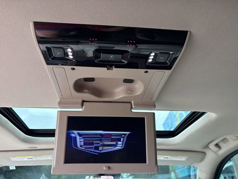 Used 2020 Cadillac Escalade Luxury AWD/4WD image 24
