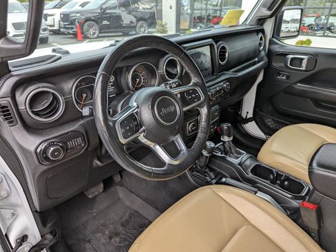 Used 2018 Jeep Wrangler Unlimited Sahara w/ Dual Top Group AWD/4WD image 13