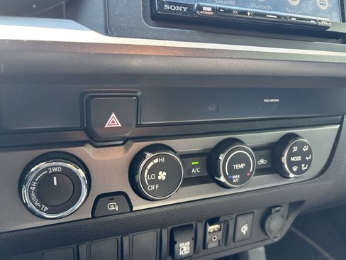Used 2019 Toyota Tacoma TRD Sport AWD/4WD image 15
