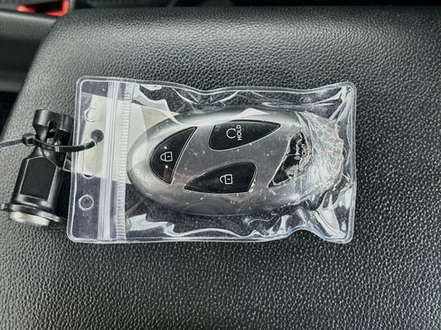 Used 2025 Hyundai Elantra Limited FWD image 26