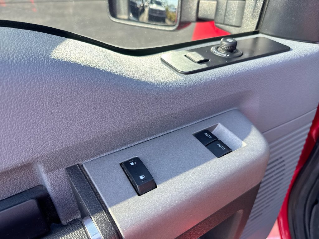 Used 2015 Ford F250 XLT w/ XLT Premium Package AWD/4WD image 19