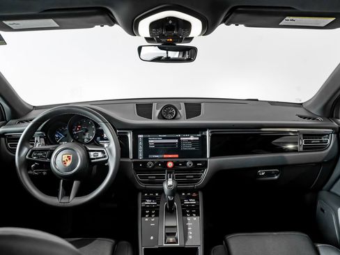 Certified 2026 Porsche Macan AWD/4WD image 19