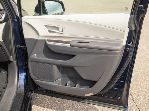 Used 2023 Toyota Sienna XLE FWD image 9