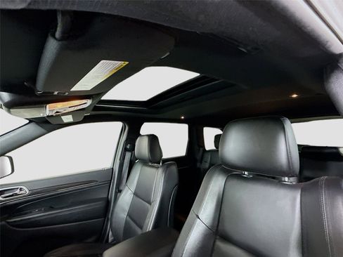 Used 2022 Jeep Grand Cherokee Limited image 16