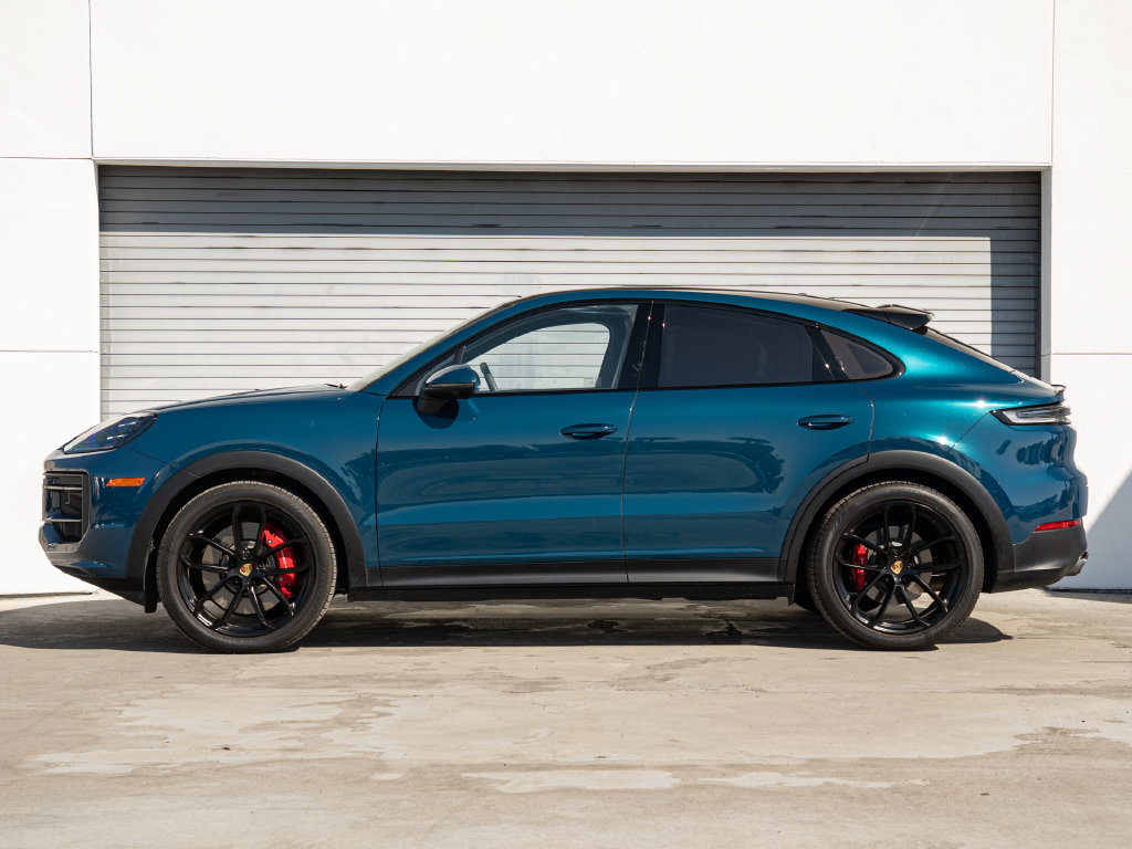 Certified 2024 Porsche Cayenne S AWD/4WD image 2