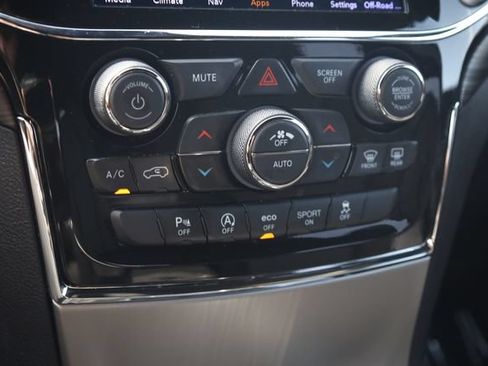 Used 2022 Jeep Grand Cherokee Laredo E AWD/4WD image 23