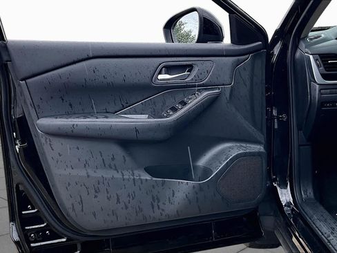 Certified 2025 Nissan Rogue SV FWD image 21