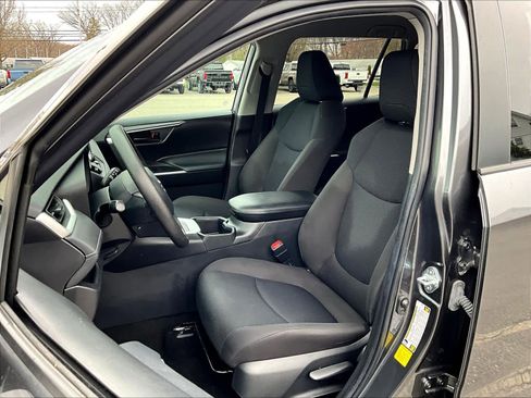 Used 2023 Toyota RAV4 LE AWD/4WD image 10