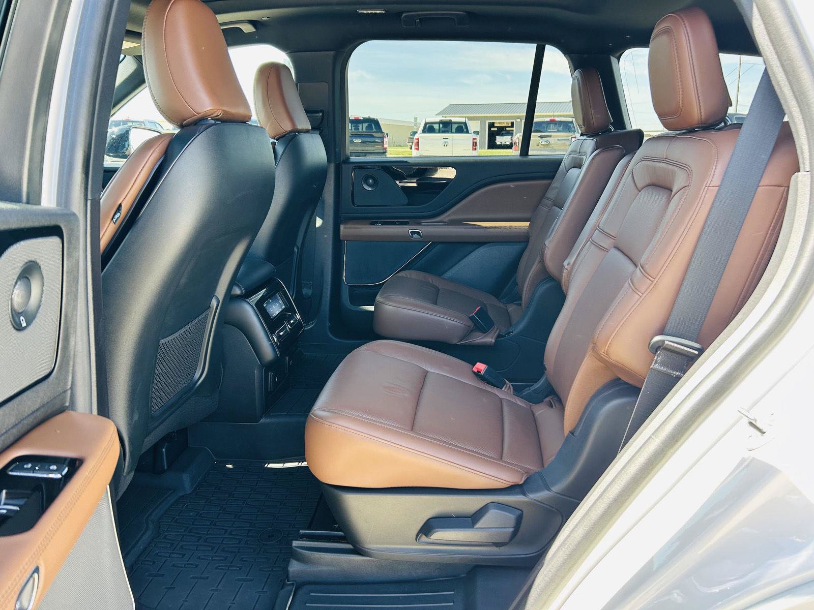 Used 2023 Lincoln Aviator Reserve w/ Equipment Group 201A AWD/4WD image 33