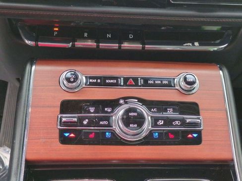 Used 2022 Lincoln Aviator Reserve w/ Elements Package Plus AWD/4WD image 23
