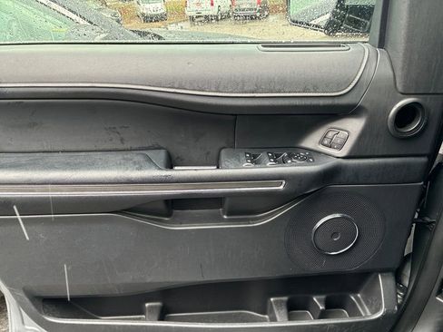 Used 2024 Ford Expedition Max XLT image 11