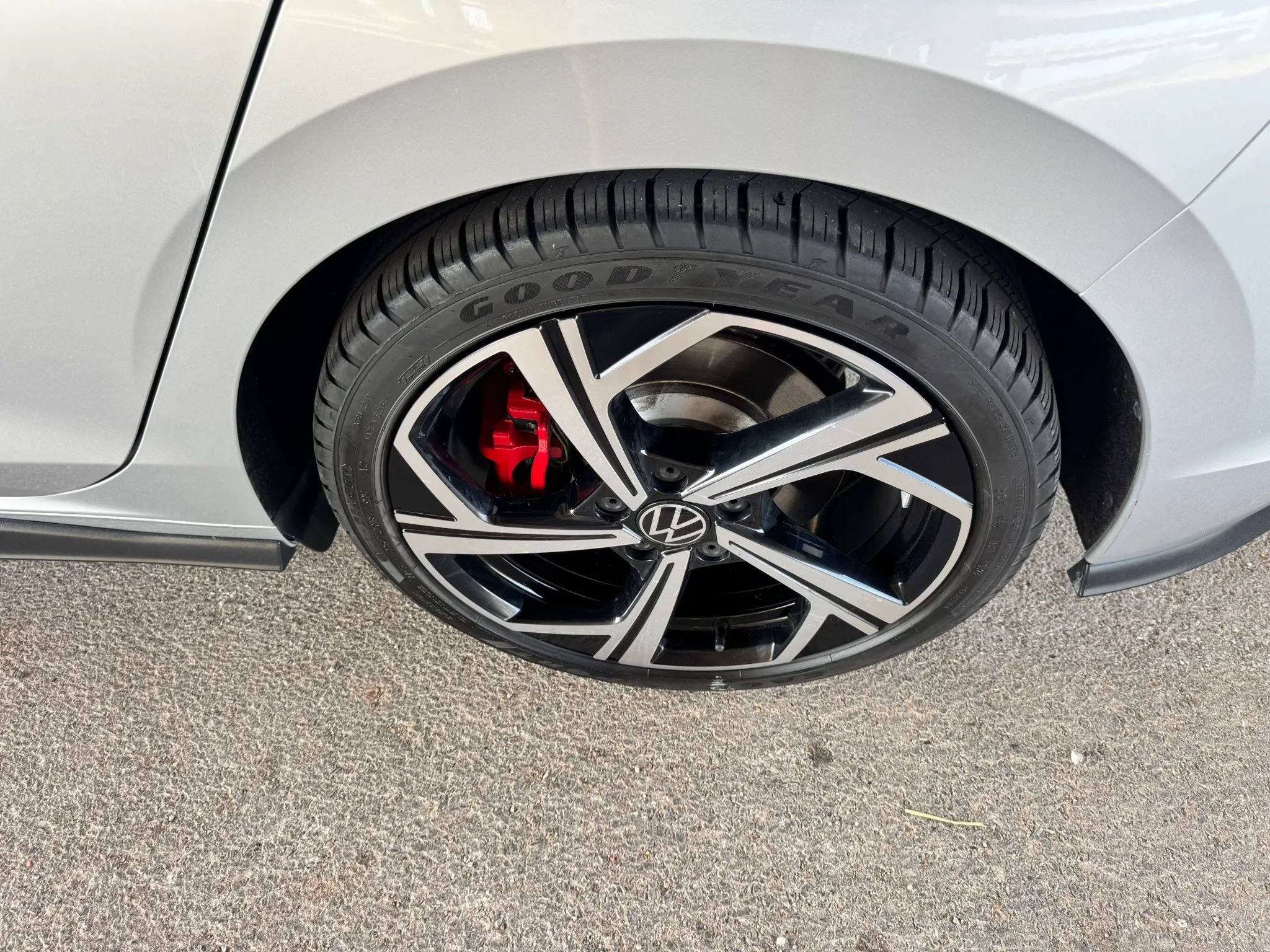 Used 2024 Volkswagen GTI SE FWD image 30