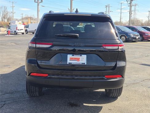 Certified 2024 Jeep Grand Cherokee Altitude AWD/4WD image 16