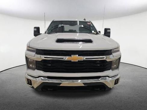 Used 2024 Chevrolet Silverado 2500 LT w/ Convenience Package AWD/4WD image 2