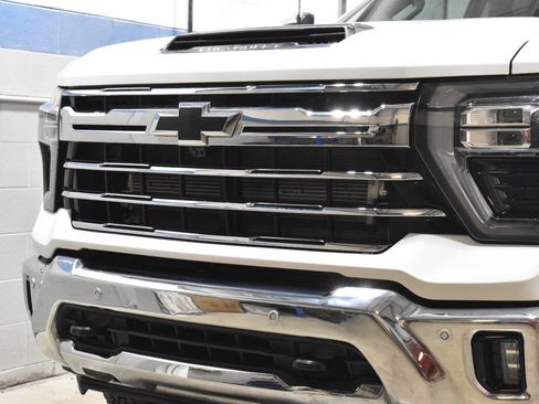Used 2025 Chevrolet Silverado 2500 LTZ w/ LTZ Plus Package AWD/4WD image 29
