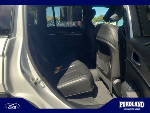 Used 2024 Jeep Grand Cherokee Limited w/ Luxury Tech Group II AWD/4WD image 18