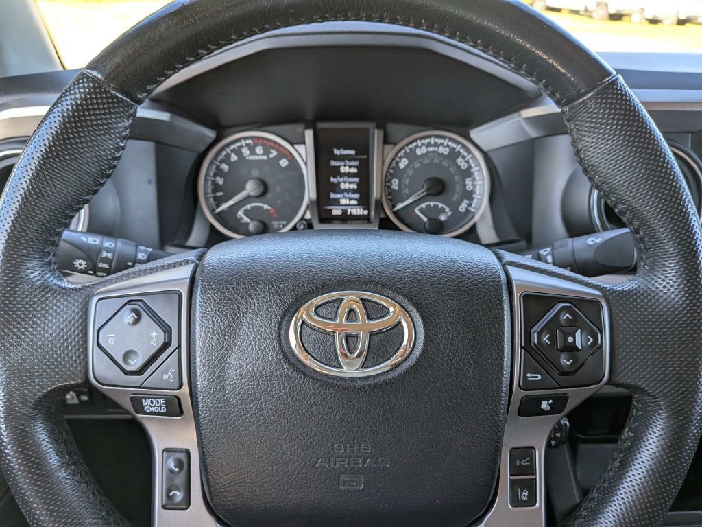 Used 2022 Toyota Tacoma SR5 RWD image 32