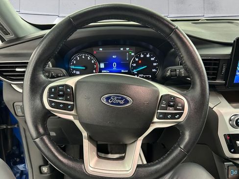 Used 2022 Ford Explorer XLT w/ Equipment Group 202A AWD/4WD image 9