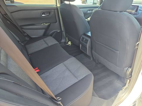 Certified 2025 Nissan Rogue SV FWD image 11