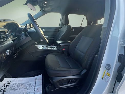 Used 2022 Ford Explorer XLT image 13