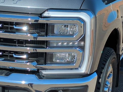 Used 2025 Ford F350 Lariat AWD/4WD image 10
