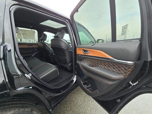 New 2025 Jeep Grand Cherokee Summit image 13