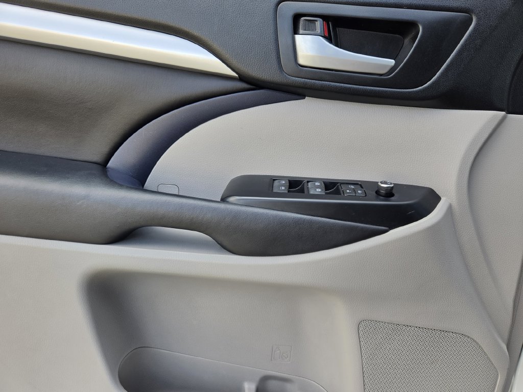 Used 2018 Toyota Highlander XLE FWD image 23