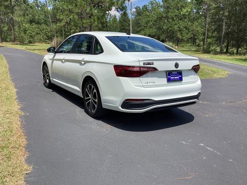 Used 2024 Volkswagen Jetta Sport FWD image 3