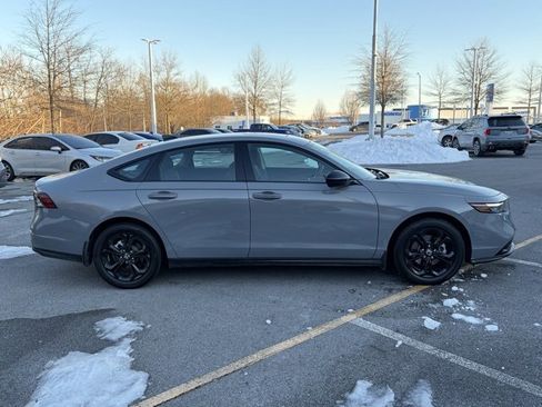 Certified 2025 Honda Accord SE image 9