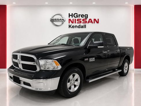 Used 2020 RAM 1500 Classic SLT w/ Luxury Group RWD image 3